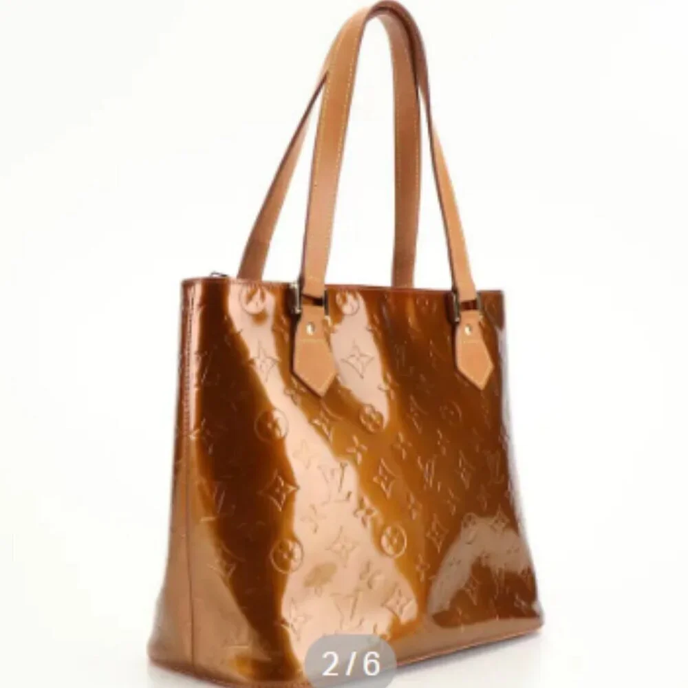 Louis Vuitton Monogram Vernis Houston tote bag in the color Bronze.